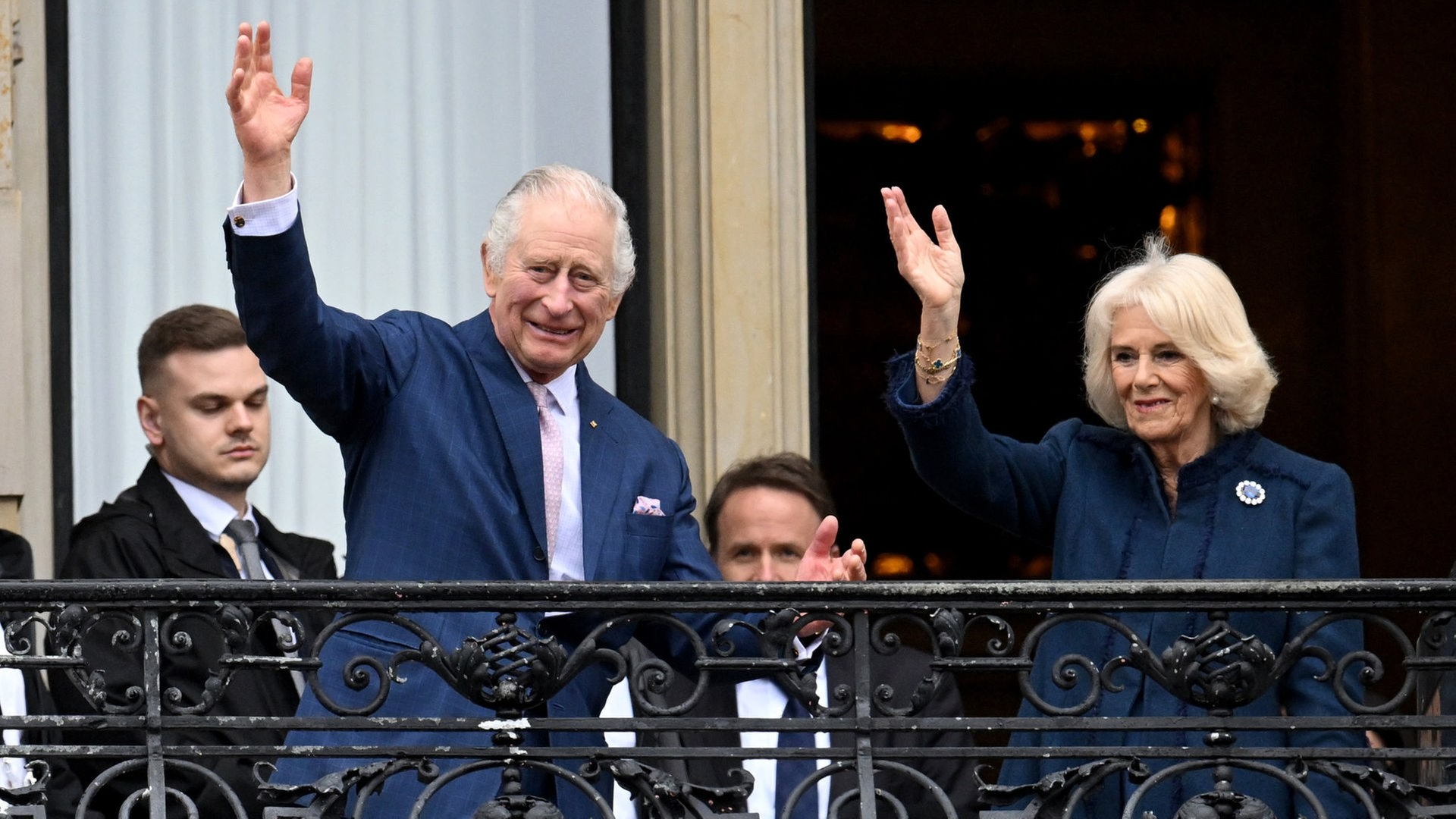 Jubel trotz Regen: König Charles III. und Camilla in Hamburg