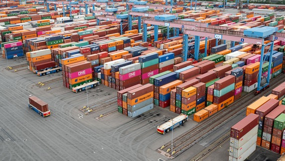 Container Terminal Altenwerder im Hamburger Hafen. © picture alliance / dpa Foto: Daniel Reinhardt