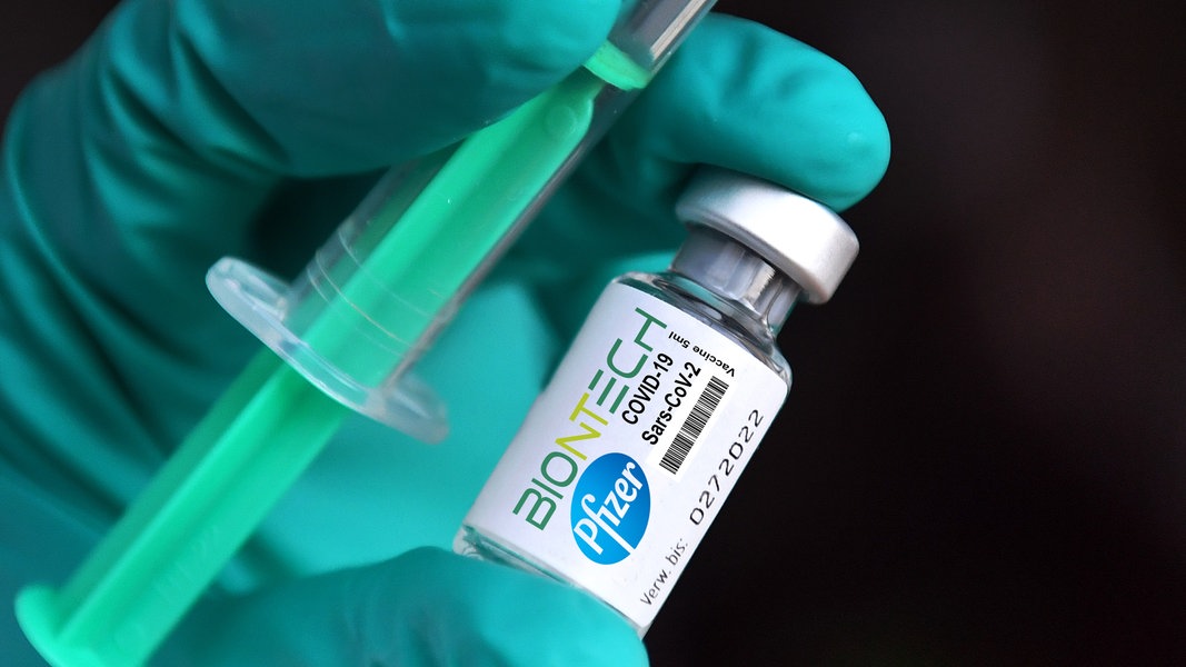 Sie ist klar und transparent: Corona-News-Ticker: Biontech will Impfstoff für ...