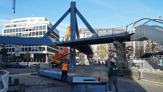 Die Cremonbrücke in Hamburg wird abgerissen.  
