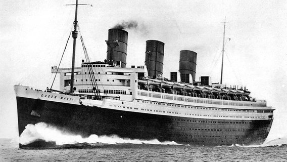 Historische Aufnahme der "Queen Mary" der Cunard Reederei von 1936. © picture-alliance 