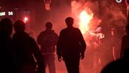 Nach Demonstrationen kommt es in der Sternshanze in Hamburg zu Ausschreitungen. © NDR 