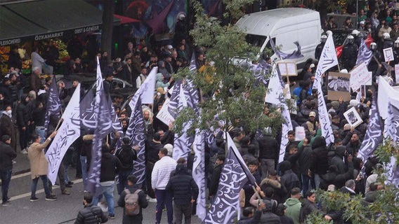 Islamisten demonstrieren auf dem Steindamm in Hamburg. © HamburgNews Foto: Christoph Seemann