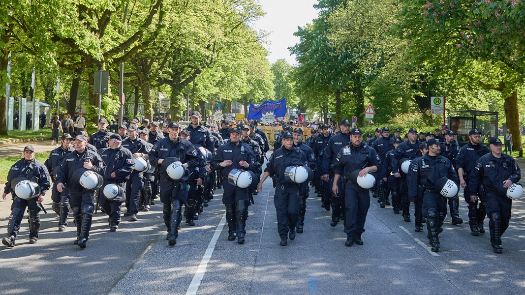 Mehrere Demos zum 1. Mai in Hamburg – Polizei im Großeinsatz