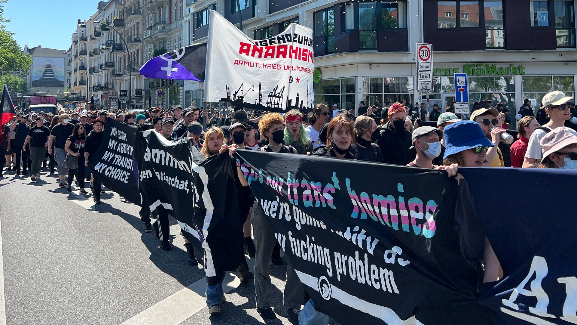 Tausende bei linken Mai-Demos in Hamburg – Großeinsatz für Polizei