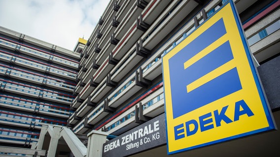 Eine Außenansicht der Edeka-Zentrale in Hamburg. © picture alliance / dpa Foto: Gregor Fischer