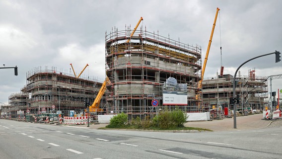 Außenansicht des Rohbaus des neuen Dienstleistungszentrums "ElbAir" beim Airbus-Werk in Hamburg-Finkenwerder. © picture alliance / dpa Foto: Christian Charisius