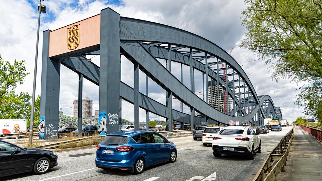 Neue Elbbrücke in Hamburg wird bis Ende Oktober saniert