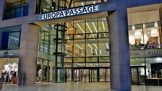 Eingang zur Europa Passage in Hamburg.  