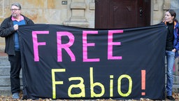 Aktivisten fordern die Freilassung von Fabio V. © dpa-Bildfunk Foto: Axel Heimken