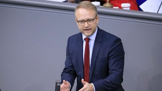 Hamburgs FDP-Landesparteichef Michael Kruse spricht im Bundestag. © picture alliance / Geisler-Fotopress | Sebastian Gabsch/Geisler-Fotopre Foto: Sebastian Gabsch