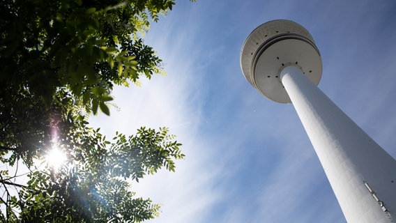 Der Hamburger Fernsehturm. © picture-alliance / dpa Foto: Christian Charisius
