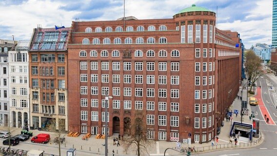 Blick auf das Gebäude der Hamburger Finanzbehörde. © IMAGO / Funke Foto Services 