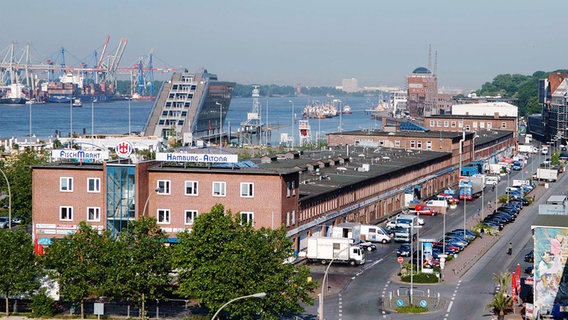 Die Fischmarkthallen und das Bürogebäude Dockland in Hamburg-Altona © Fischmarkt GmbH 