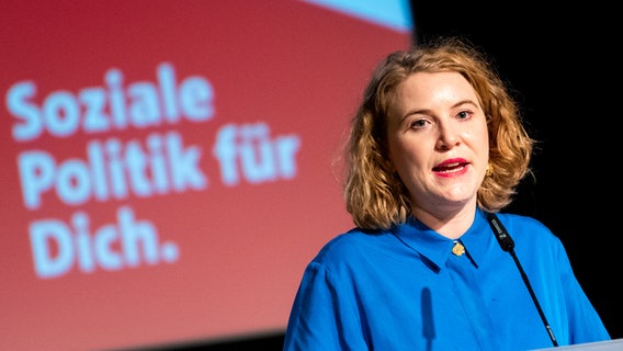 Laura Frick wurde zur Spitzenkandidatin der SPD Hamburg für die Europawahl 2024 gewählt. © picture alliance / dpa Foto: Daniel Bockwoldt