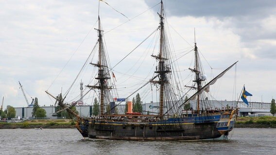 Die "Götheborg of Sweden" kommt im Hamburger Hafen an. © picture alliance/dpa Foto: Bodo Marks