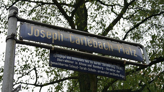 Straßenschild Joseph-Carlebach-Platz © NDR Foto: Tina Zemmrich