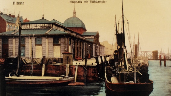 Historische Postkarte mit der Fischaktionshalle in Hamburg-Altona © Altonaer Stadtarchiv 