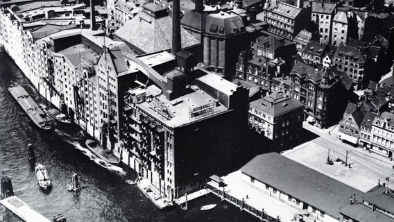 Historische Luftaufnahme der Großen Elbstraße in Hamburg-Altona © Altonaer Stadtarchiv 