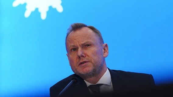 Hamburgs Innensenator Andy Grote (SPD) bei der Präsentation der Kriminalitätsstatistik 2021. © picture alliance/dpa Foto: Marcus Brandt