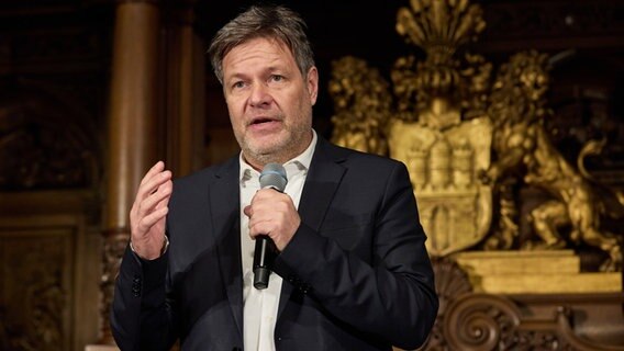 Bundeswirtschaftsminister Robert Habeck beim Neujahrsempfang der Grünen-Bürgerschaftsfraktion im Rathaus. © Georg Wendt/dpa 