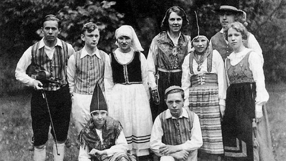 Eine schwedische Volkstanzgruppe in den 1920er Jahren © Schwedische Kirche in Hamburg 