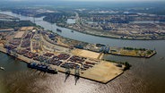 Blick von oben auf das Containerterminal Tollerort im Hamburger Hafen. ©  blickwinkel Foto: H. Blossey