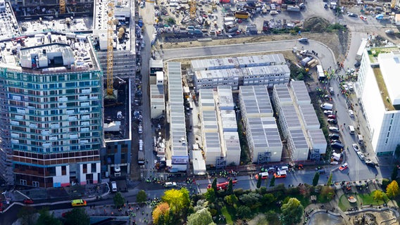 Blick aus der Luft auf die Großbaustelle im Überseequartier in der Hamburger Hafencity. © picture alliance 