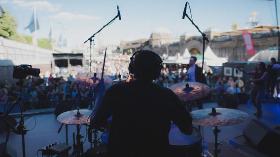 Die NDR Bühne an den Landungsbrücken. © Landungsbrücken OpenAir 