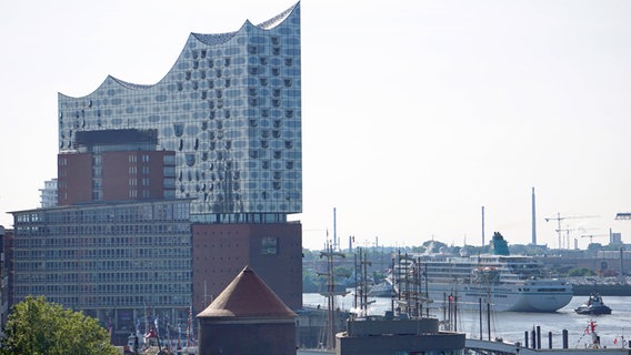 Die Elbphilharmonie in Hamburg. © Imago Foto: Martin Wagner