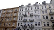 Ein Wohnhaus im Hamburger Stadtteil St. Georg. Dort wohnt ein 28-Jähriger, der verdächtigt wird, einen Anschlag geplant zu haben. © Nonstop News Foto: Nonstop News