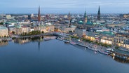Luftaufnahme von Hamburg - mit der Binnenalster im Vordergrund. © picture alliance / imageBROKER 