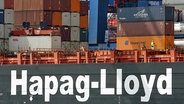 Ein Containerschiff der Reederei Hapag-Lloyd wird im Hamburger Hafen beladen. © dpa Foto: Maurizio Gambarini