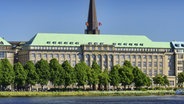 Die Hapag-Lloyd-Zentrale am Ballindamm in Hamburg. © picture alliance/chromorange Foto: Christian Ohde