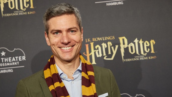 Ingo Zamperoni kommt zur Deutschlandpremiere des Theaterstücks "Harry Potter und das verwunschene Kind". © picture alliance/dpa Foto: Georg Wendt