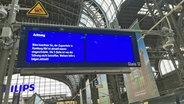 Eine Tafel weist auf technische Probleme am Hamburger Hauptbahnhof hin. © dpa-Bildfunk Foto: Rabea Gruber/dpa