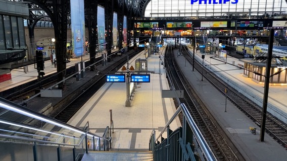 Der menchenleere Hamburger Hauptbahnhof © NDR Foto: Screenshot