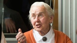 Ursula Haverbeck-Wetzel, mehrfach verurteilte Holocaustleugnerin, 2016 in einem Gerichtssaal in Detmold. © picture alliance / dpa Foto: Bernd Thissen