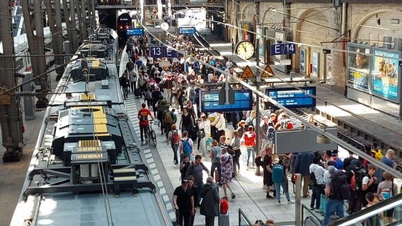 The main station is very well filled after the strike cancellation.  © NDR 