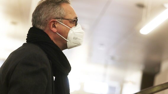 Stefan Heße, Erzbischof von Hamburg, kommt zu einem Missbrauchsprozess in das Landgericht Köln. Er ist als Zeuge vor Gericht geladen. © picture alliance/dpa Foto: Oliver Berg