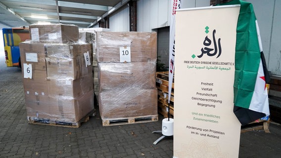 Die Hamburger Organisation Der Hafen hilft verlädt Hilfsgüter für die Menschen im Norden Syriens. © picture alliance 