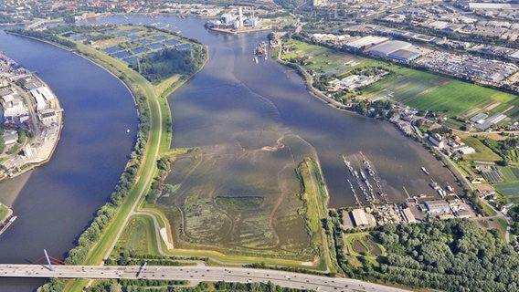 Luftaufnahme des Naturschutzgebietes Holzhafen in Hamburg. © Behörde für Stadtentwicklung und Umwelt Foto: Holger Weitzel / Aufwind