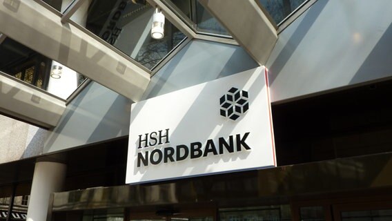 Der Eingang der HSH-Nordbank-Zentrale in Hamburg © NDR.de Foto: Marc-Oliver Rehrmann