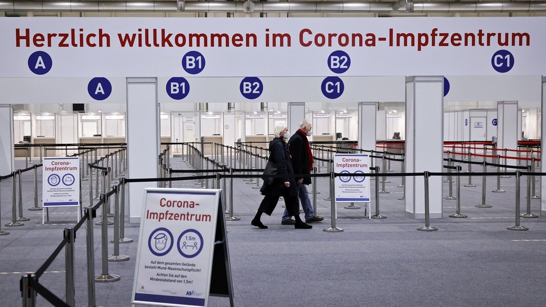 Impfzentrum in den Hamburger Messehallen nimmt Betrieb auf