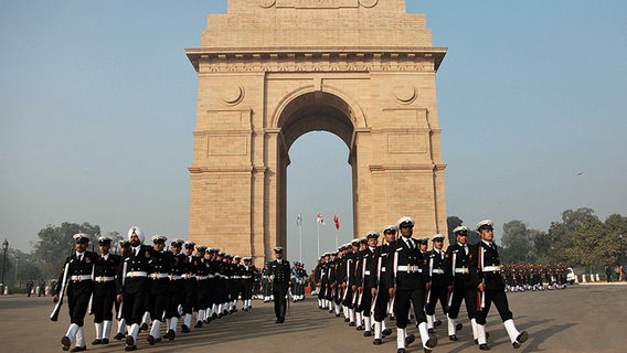 Das India Gate, ein Wahrzeichen von Neu Delhi. © dpa Foto: Anindito Mukherjee/EPA