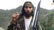 Ein Screenshot aus einem islamistischen Propagandavideo zeigt einen Mann, der sich "Abu Askar" nennt. © dpa 