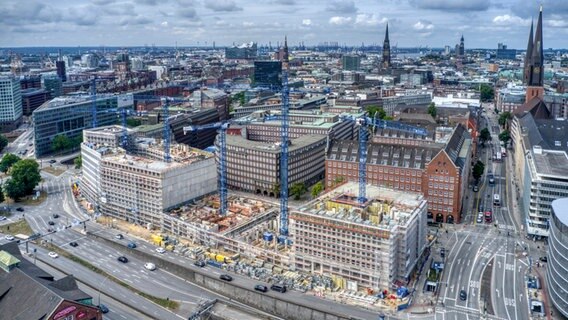 Blick auf das im Bau befindliche Johann Kontor in der Hamburger Innenstadt. © Stefan Boekels/AUG. PRIEN/obs 