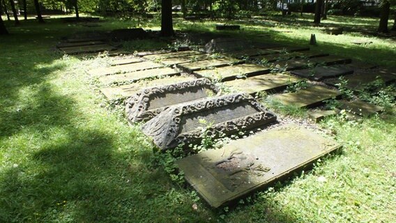 Sephardische Grabsteine auf dem Jüdischen Friedhof Altona © NDR.de Foto: Marc-Oliver Rehrmann