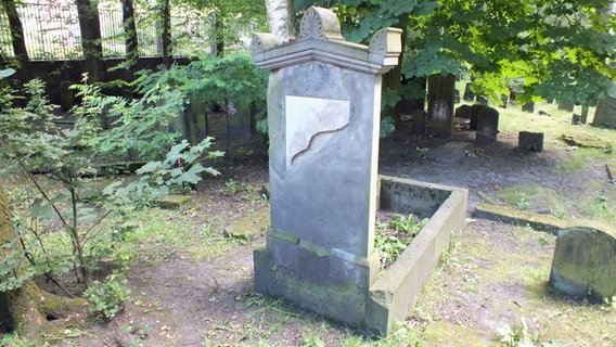 Das Grab von Fromet Mendesssohn auf dem Jüdischen Friedhof Altona © NDR.de Foto: Marc-Oliver Rehrmann