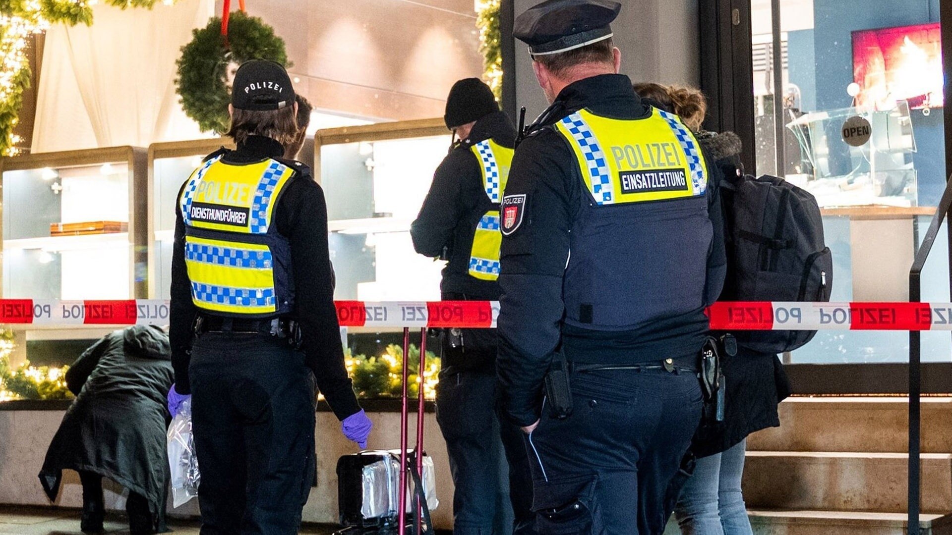 Bewaffnete Täter rauben Juwelier in Hamburger Innenstadt aus